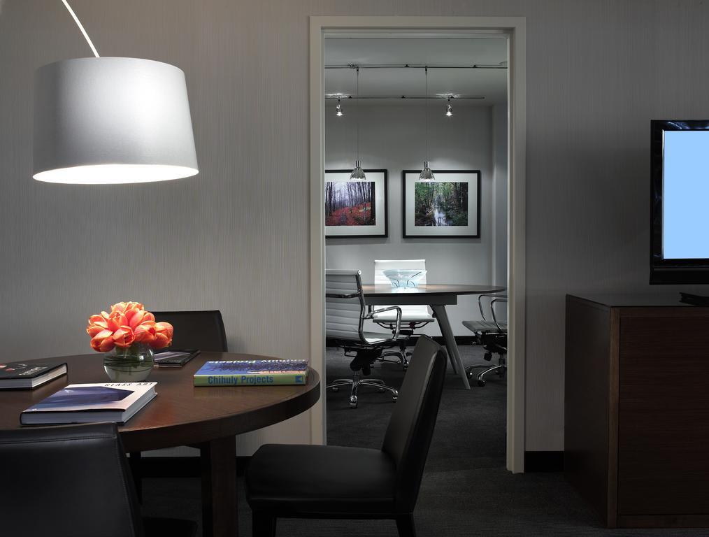 فندق مورانو، أحد فنادق بروفينانس تاكوما، واشنطن المظهر الخارجي الصورة The interior of a typical suite at the Westin